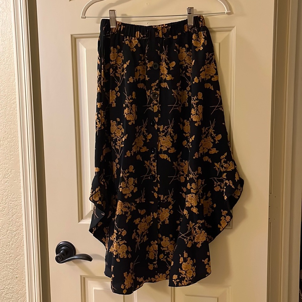 Sheln black floral skirt with button detail.  Size S.